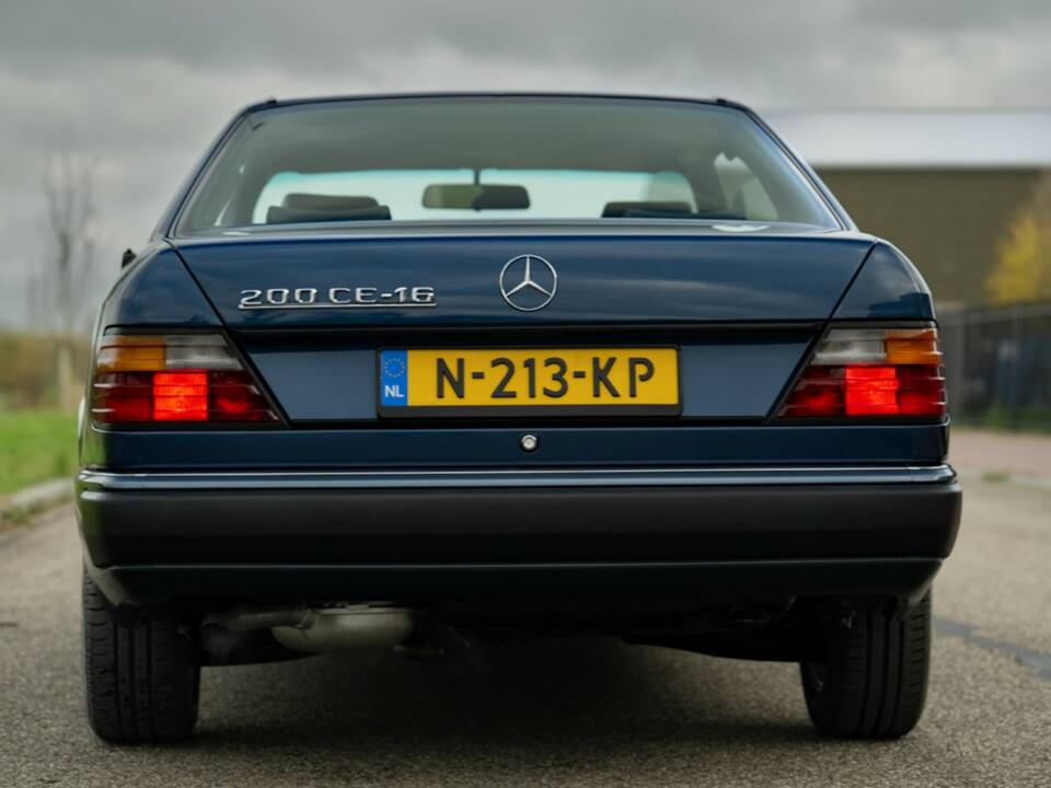 Bild 43/79 von Mercedes-Benz 200 CE (1993)