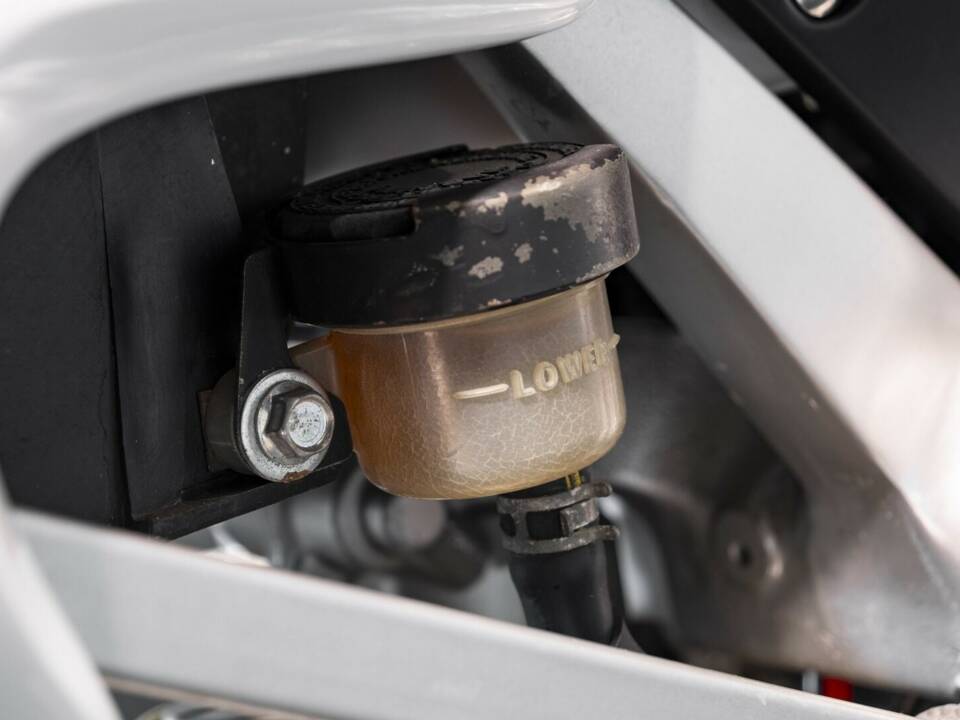 Image 40/44 of Yamaha YZF 1000 R1 (1998)