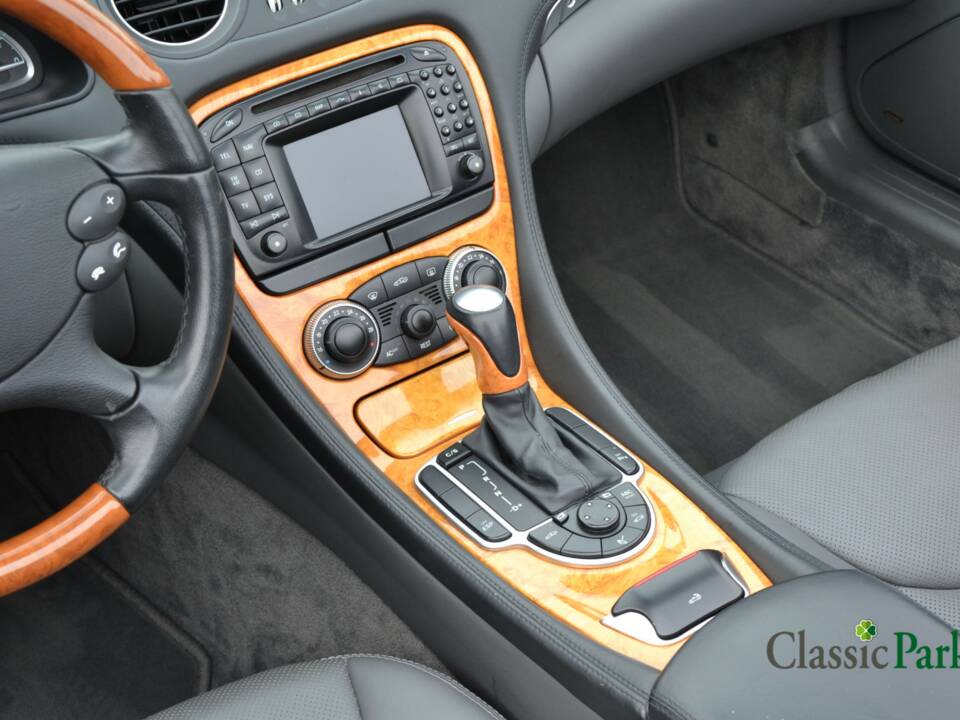 Immagine 50/50 di Mercedes-Benz SL 600 (2004)
