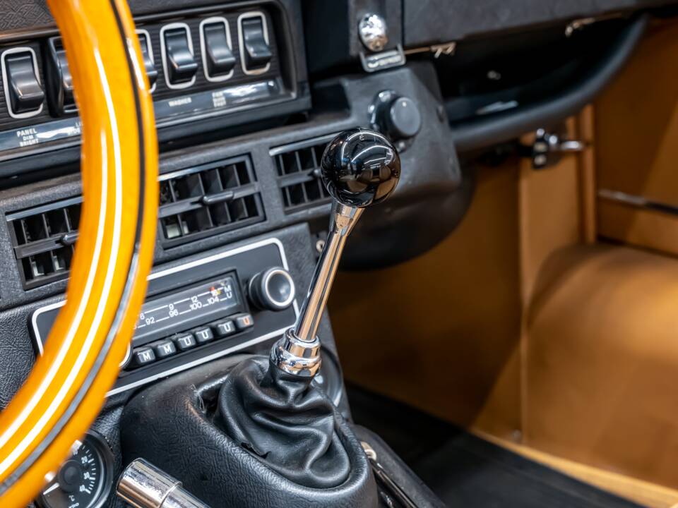 Image 15/34 de Jaguar Type E V12 (1972)