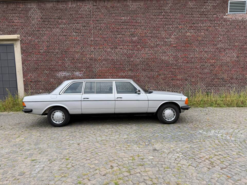 Bild 6/34 von Mercedes-Benz 250 lang (1983)