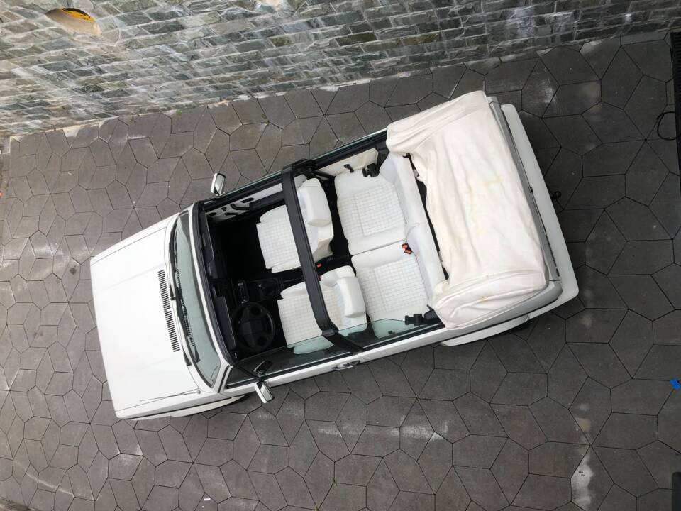 Immagine 15/22 di Volkswagen Golf Mk I Convertible 1.8 (1989)