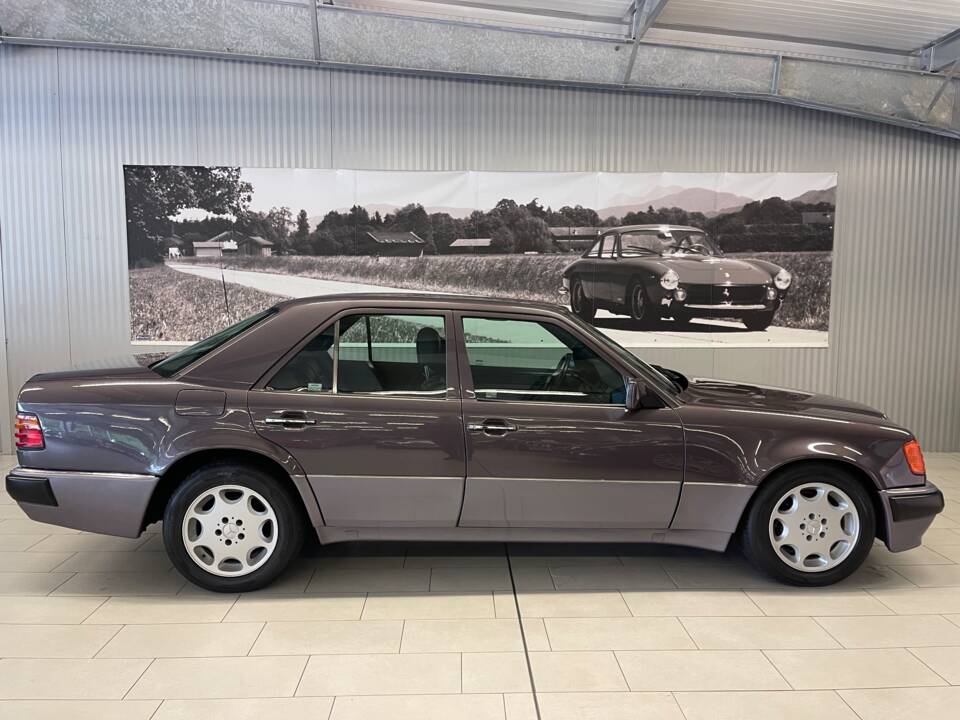 Image 5/19 de Mercedes-Benz 500 E (1992)