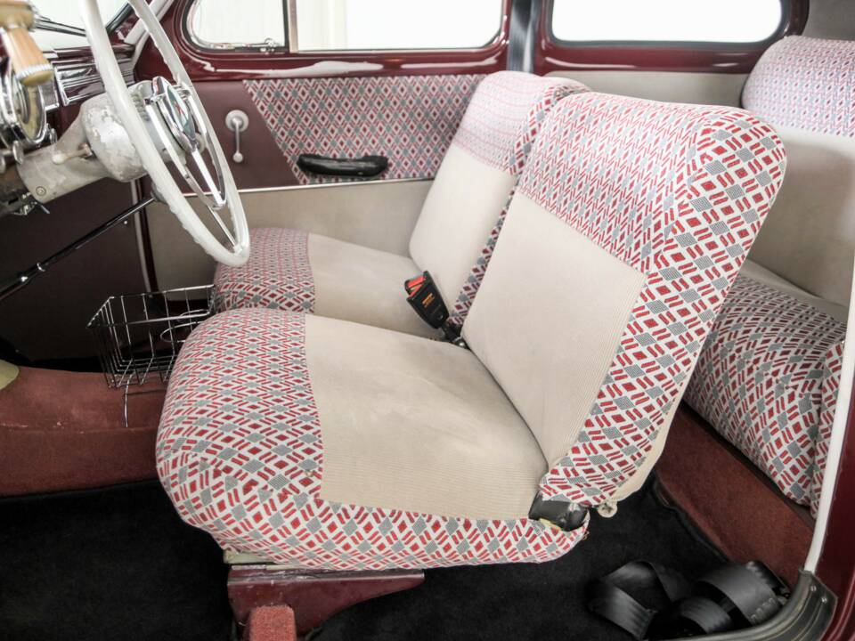 Image 15/50 of Volvo PV 444 (1953)