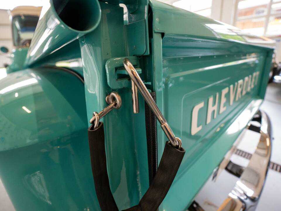 Image 36/38 of Chevrolet Apache Stepside (1958)