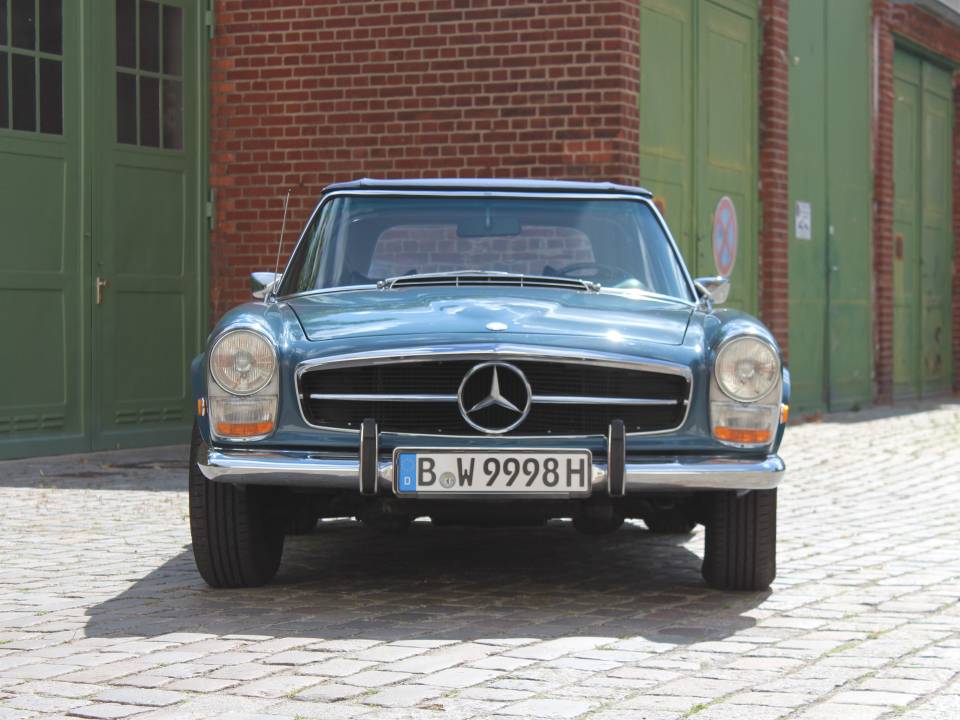 Image 29/32 of Mercedes-Benz 280 SL (1970)