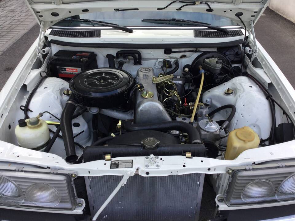 Immagine 17/39 di Mercedes-Benz 240 TD (1983)