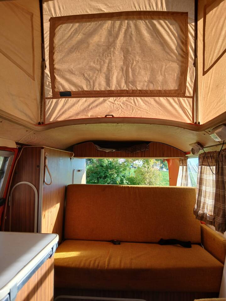 Image 25/34 of Volkswagen T2b Westfalia (1973)