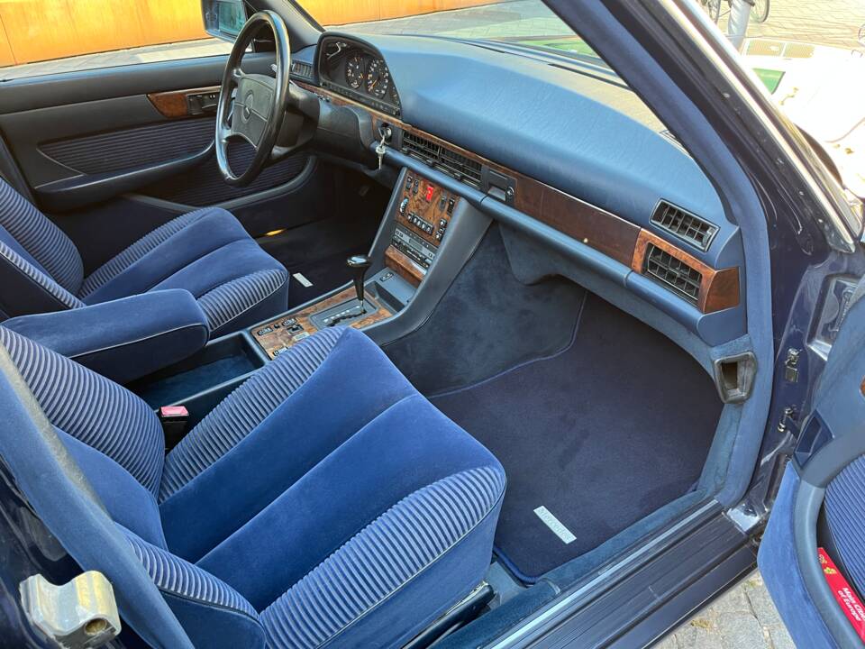 Bild 27/85 von Mercedes-Benz 560 SEL (1991)