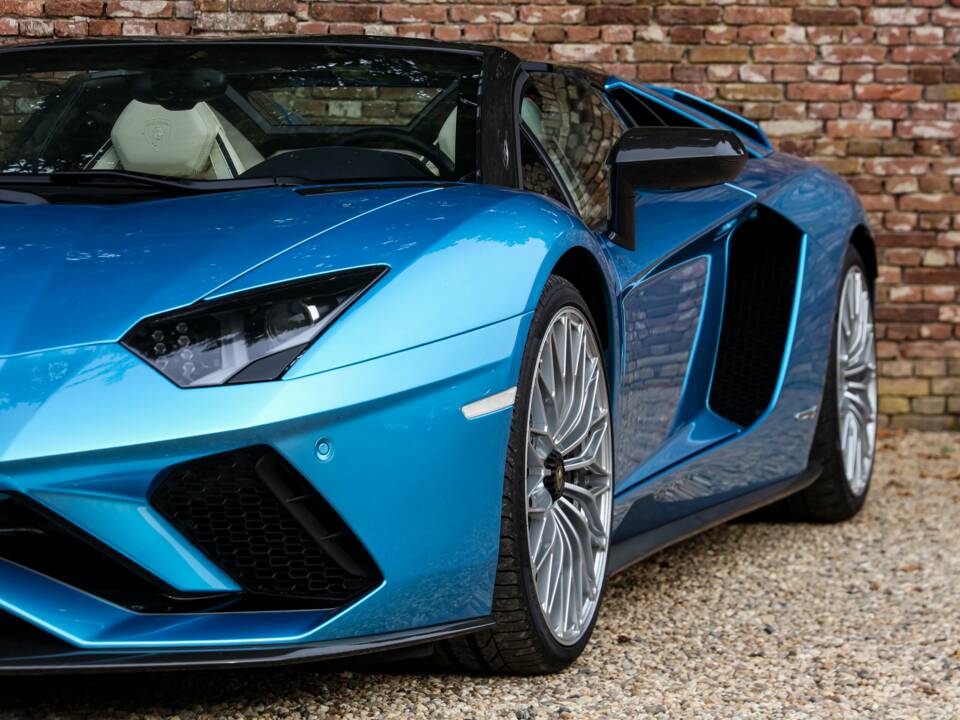 Image 23/50 of Lamborghini Aventador S (2018)