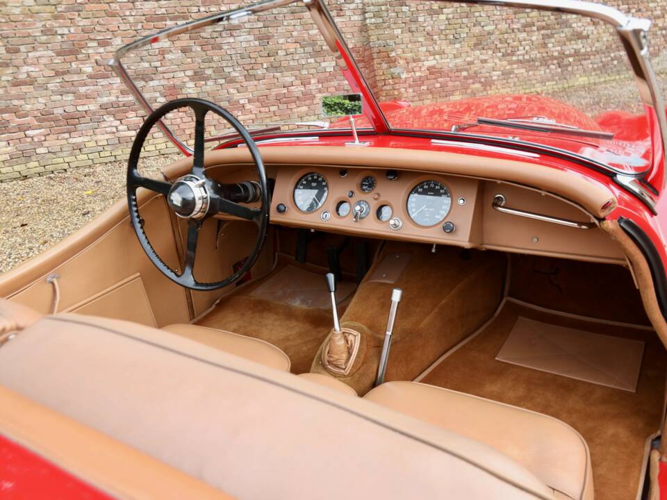 Image 45/50 of Jaguar XK 120 SE OTS (1954)