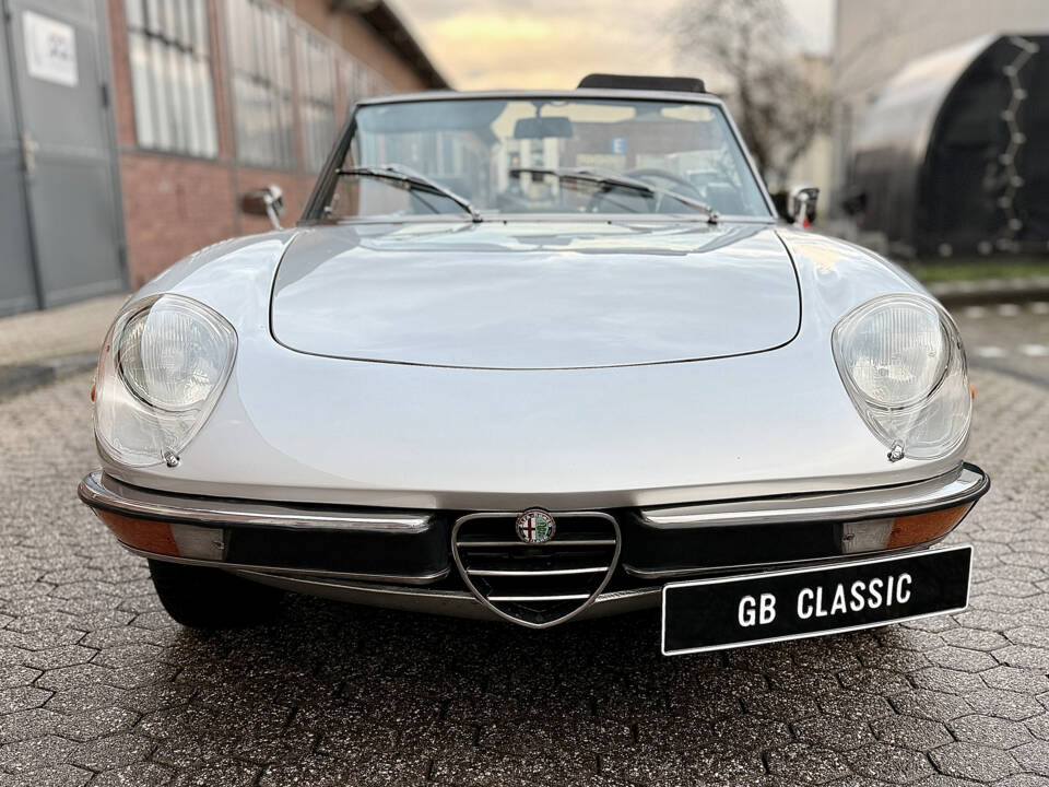 Image 28/71 of Alfa Romeo 2000 Spider Veloce (1977)