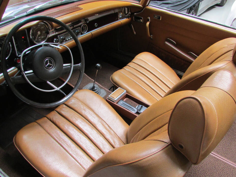 Image 11/23 of Mercedes-Benz 280 SL (1969)