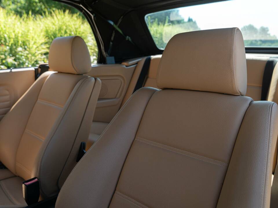 Image 36/50 of BMW 320i (1989)