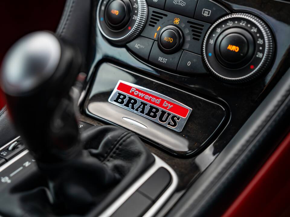 Image 28/47 of Mercedes-Benz SL 600 (2004)