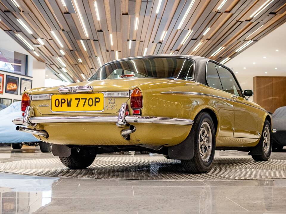 Image 3/50 de Jaguar XJ 6 C 4.2 (1975)