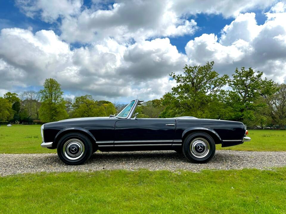 Image 15/50 de Mercedes-Benz 230 SL (1967)
