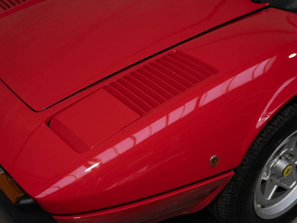 Bild 48/85 von Ferrari 308 GTSi Quattrovalvole (1985)