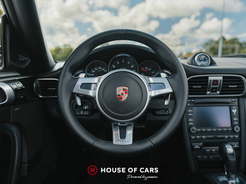 Image 28/43 of Porsche 911 Carrera 4 GTS (2012)