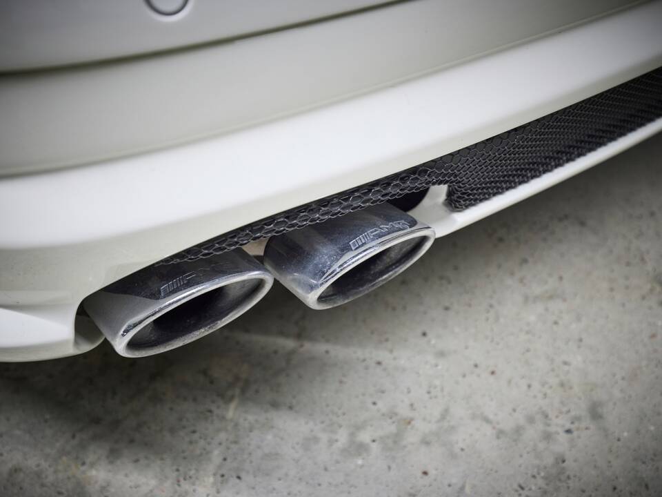 Image 29/99 de Mercedes-Benz SL 55 AMG (2005)