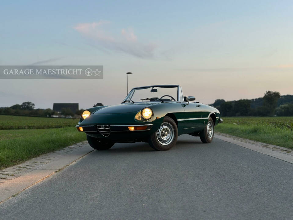 Image 2/60 of Alfa Romeo Spider 1300 (1976)