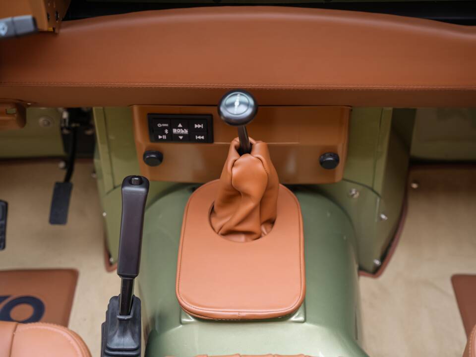 Bild 33/47 von Land Rover 90 (1990)