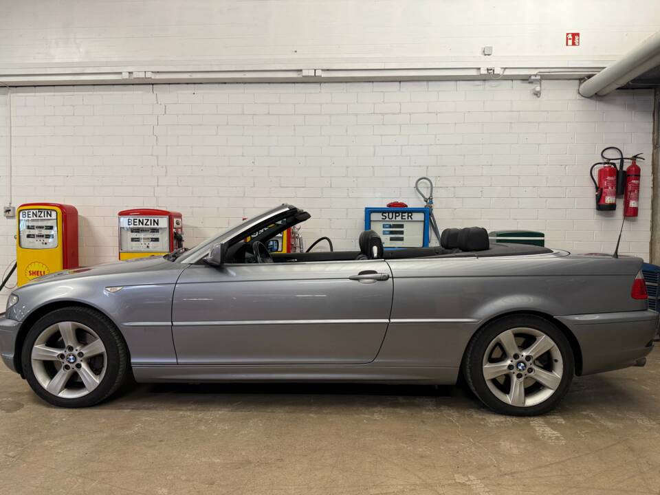 Image 18/19 of BMW 330Ci (2003)