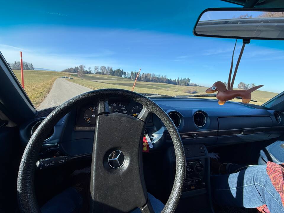Image 7/7 of Mercedes-Benz 230 E (1981)