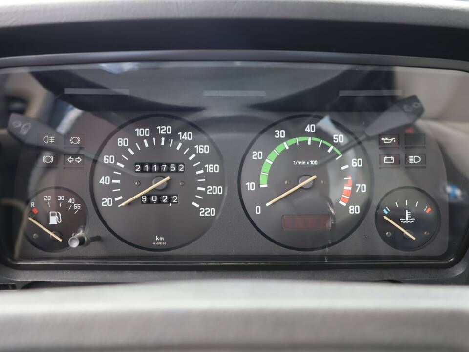 Image 44/50 of BMW 323i (1980)