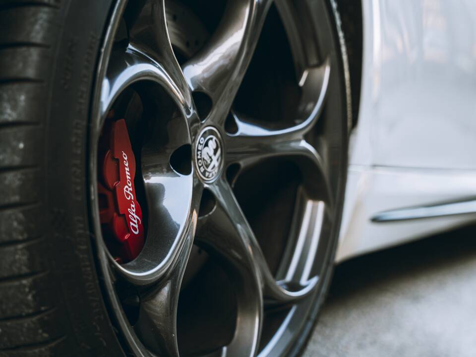 Bild 12/26 von Alfa Romeo Giulia Quadrifoglio (2017)