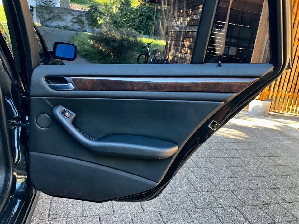 Image 17/21 of ALPINA B3 3.3 Allrad Touring (2002)