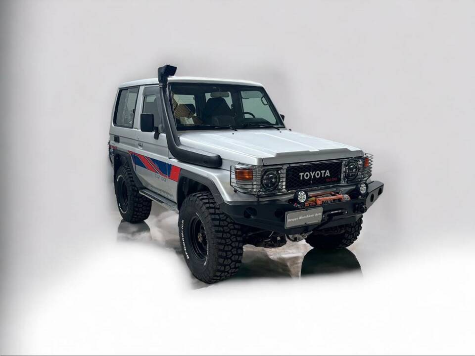 Image 5/14 of Toyota Land Cruiser BJ71 (1986)