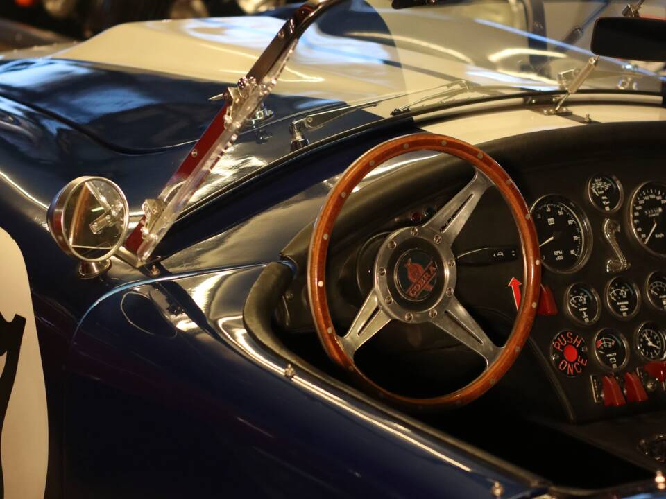 Image 30/57 of AC Cobra 427 (1965)