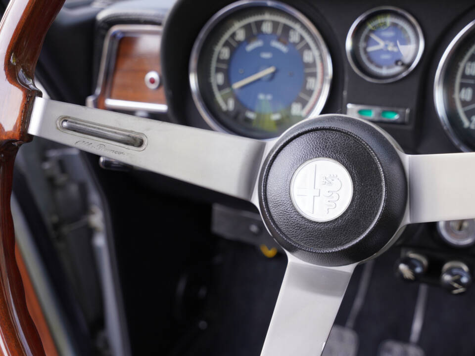 Imagen 31/50 de Alfa Romeo Giulia Nuova Super 1300 (1978)