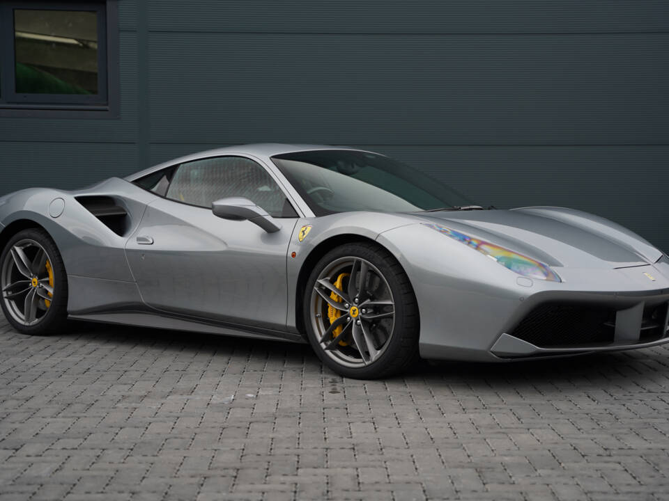 Image 1/50 de Ferrari 488 GTB (2019)
