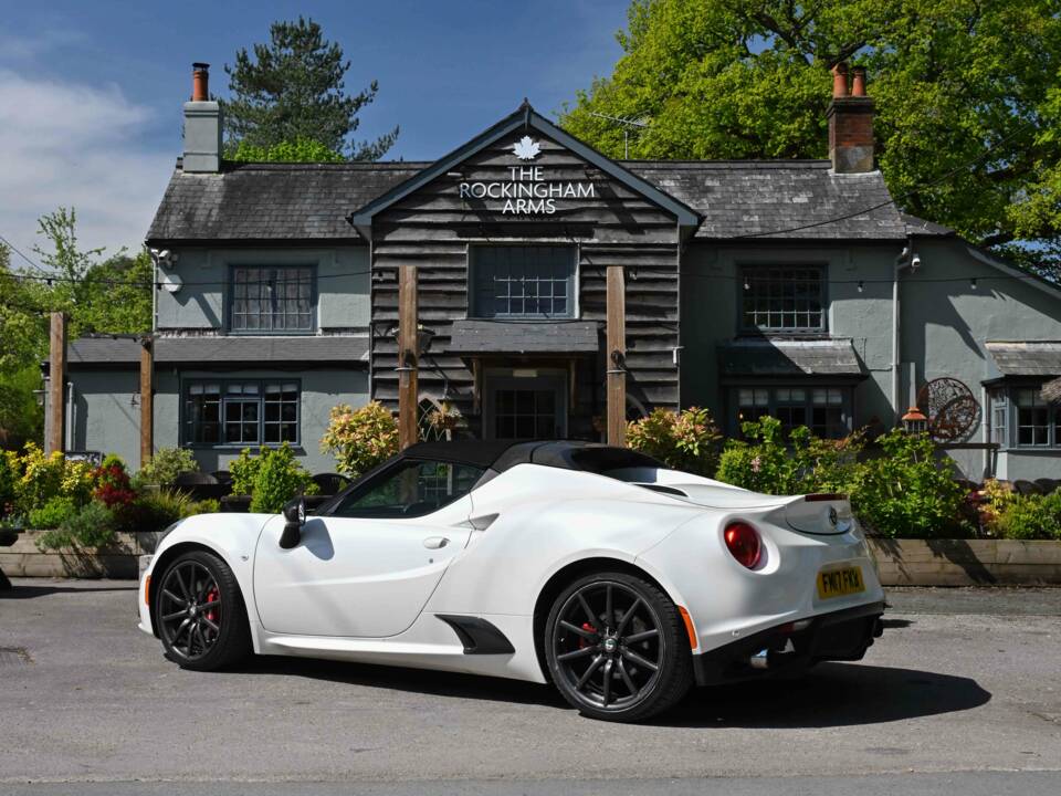 Image 9/50 of Alfa Romeo 4C Spider (2017)
