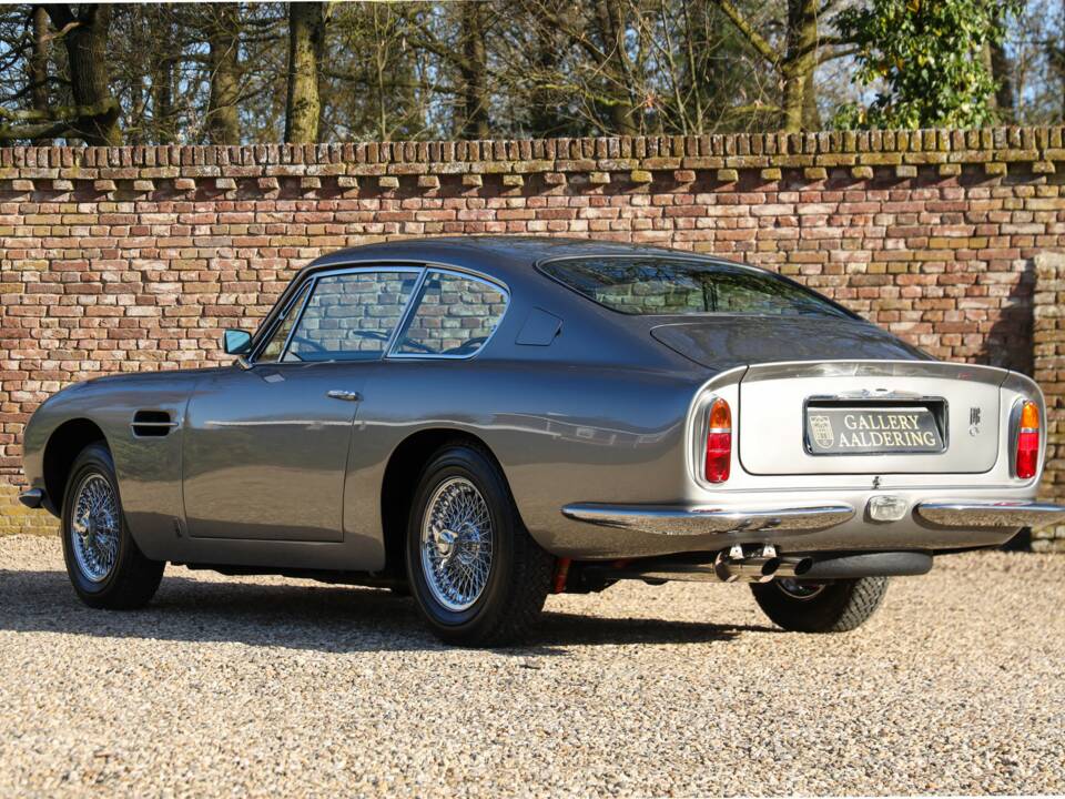Bild 2/50 von Aston Martin DB 6 (1968)
