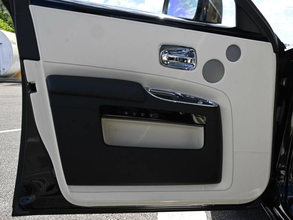 Immagine 35/50 di Rolls-Royce Ghost (2010)