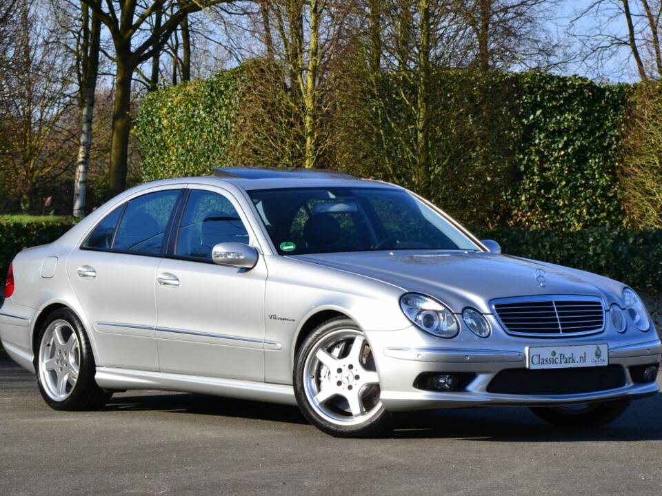 Imagen 3/100 de Mercedes-Benz E 55 AMG (2003)