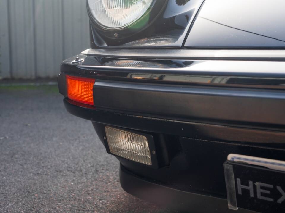Imagen 47/60 de Porsche 911 Carrera 3.2 (WTL) (1988)