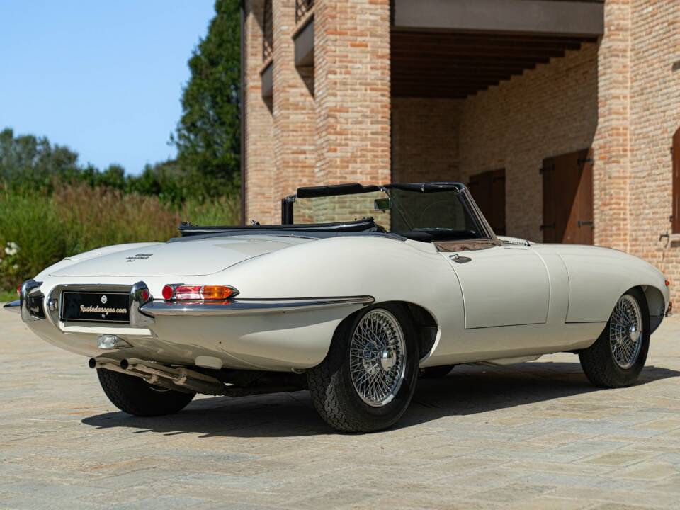 Bild 10/50 von Jaguar E-Type (1968)