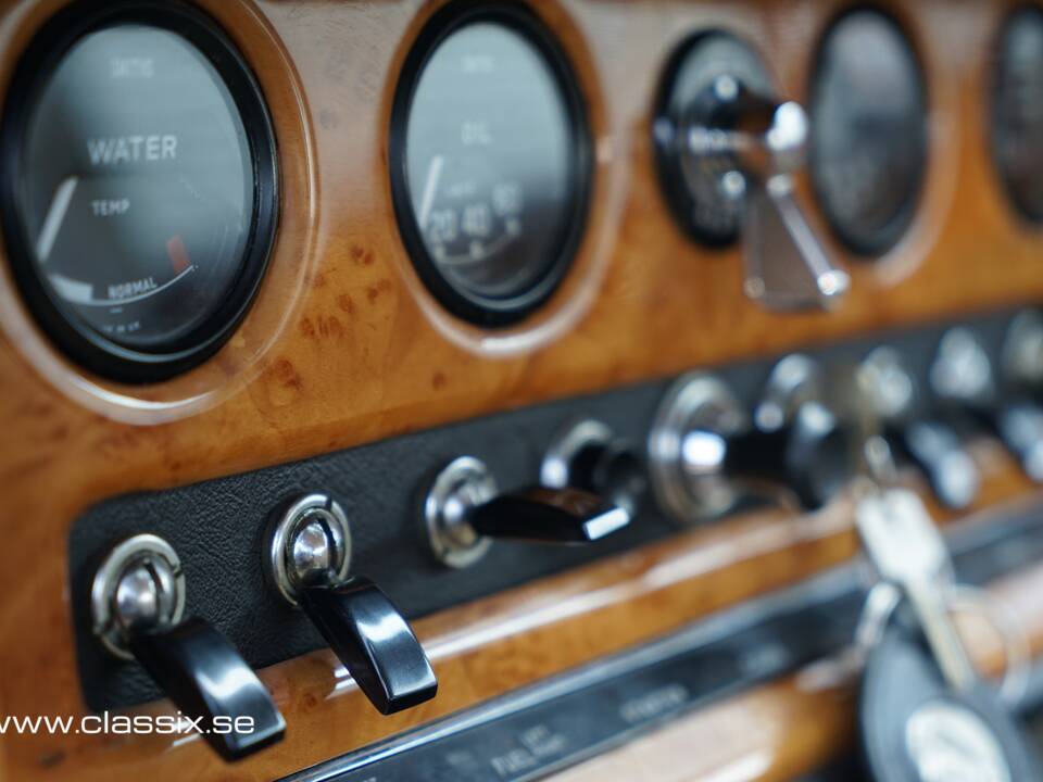 Bild 18/33 von Jaguar 420 G (1970)