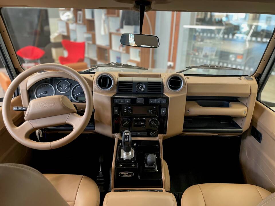 Bild 6/8 von Land Rover Defender 90 Works V8 (2012)