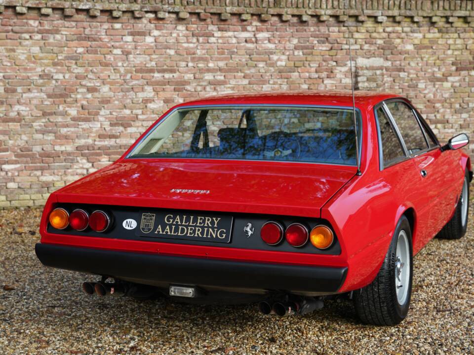Image 12/50 de Ferrari 365 GT4 2+2 (1974)