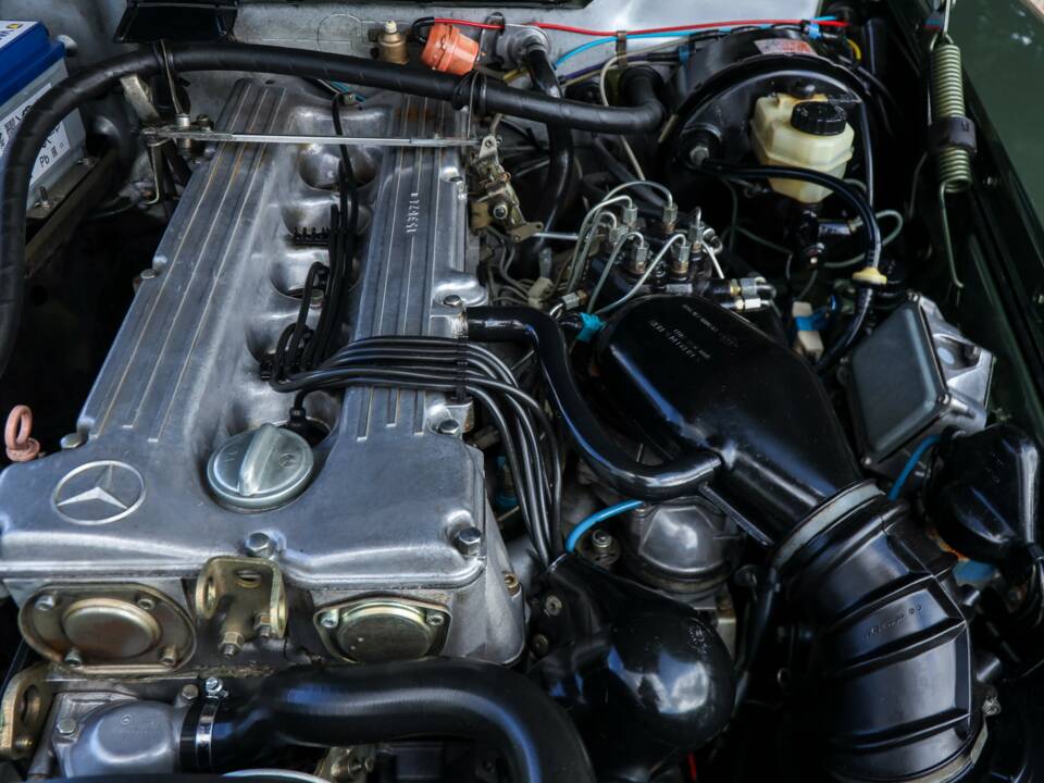 Image 17/50 de Mercedes-Benz 280 SLC (1976)