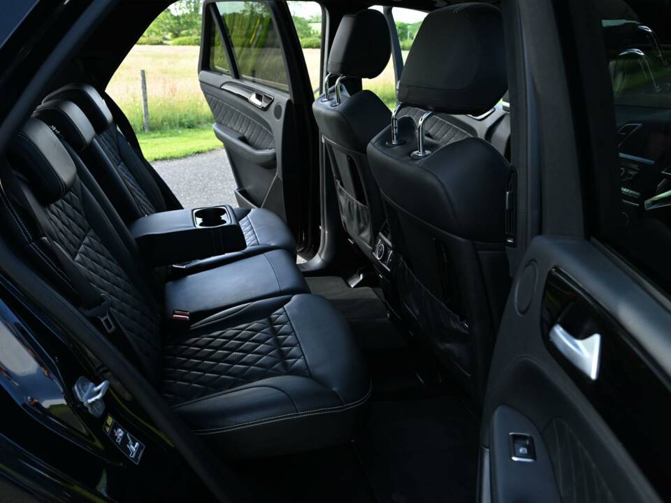 Image 41/49 of Mercedes-Benz ML 63 AMG (2013)