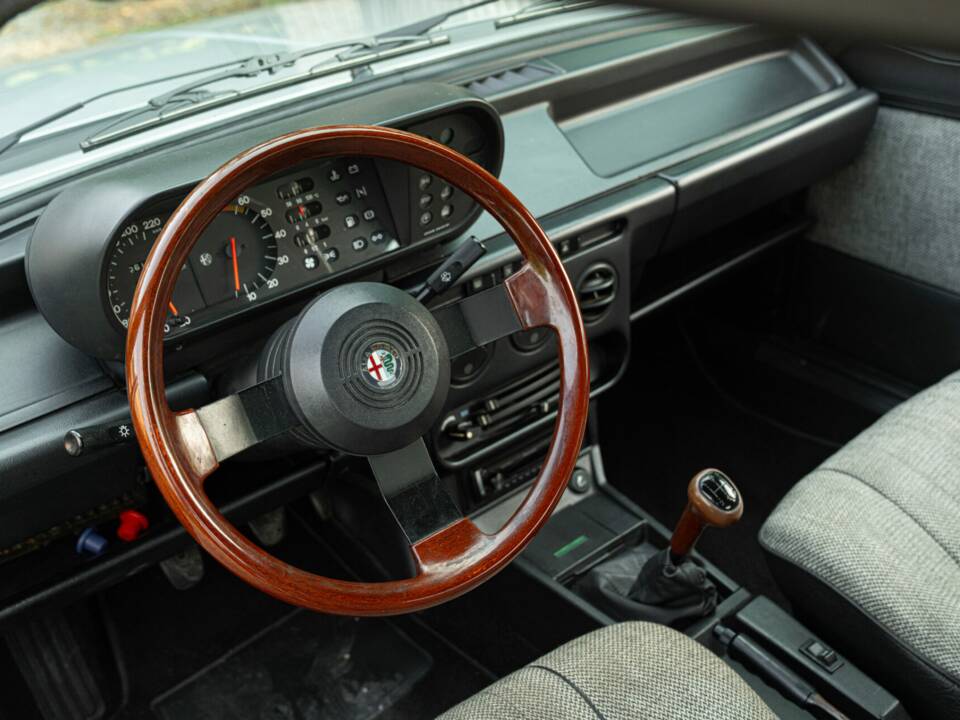 Imagen 31/50 de Alfa Romeo Giulietta 1.8 (1985)