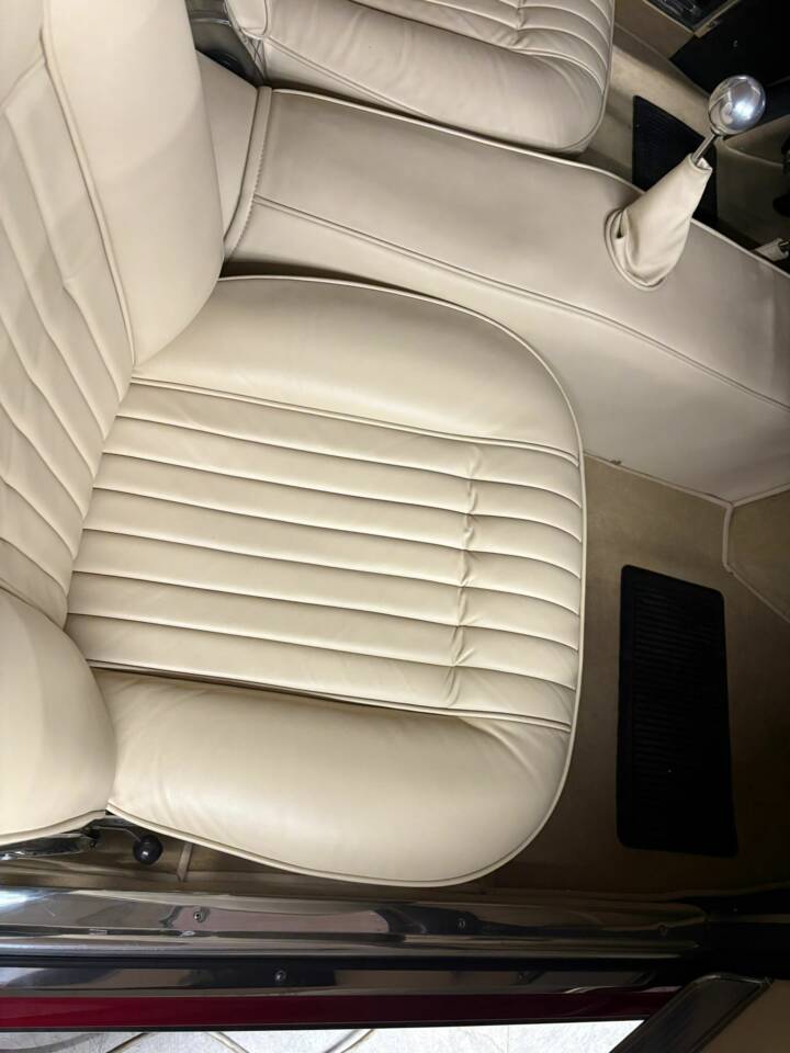 Image 27/50 of Ferrari 330 GT 2+2 (1965)