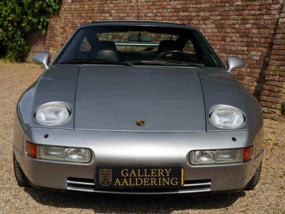 Immagine 5/50 di Porsche 928 GTS (1993)