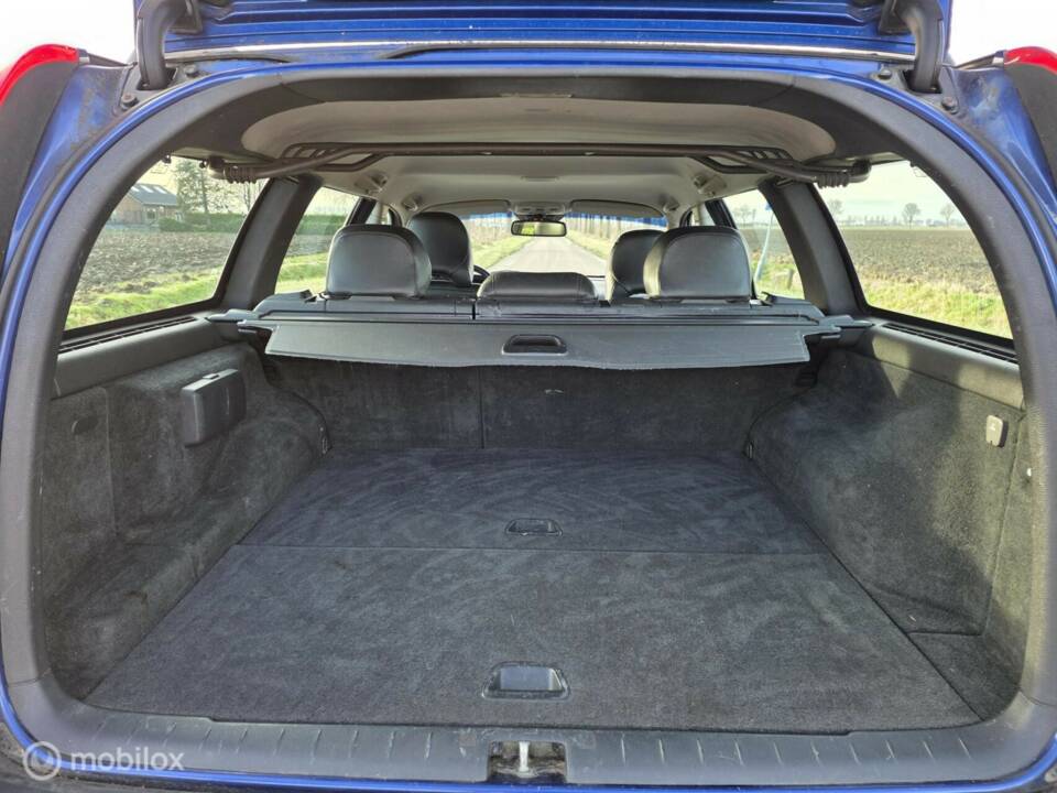Bild 22/33 von Volvo V 70 2.4 (2002)